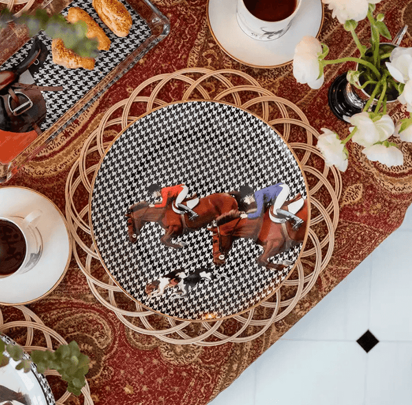 Equestrian Mavi & Kırmızı Ceketli 25 Cm Porselen Tabak - Vitelli Design Studio UAE